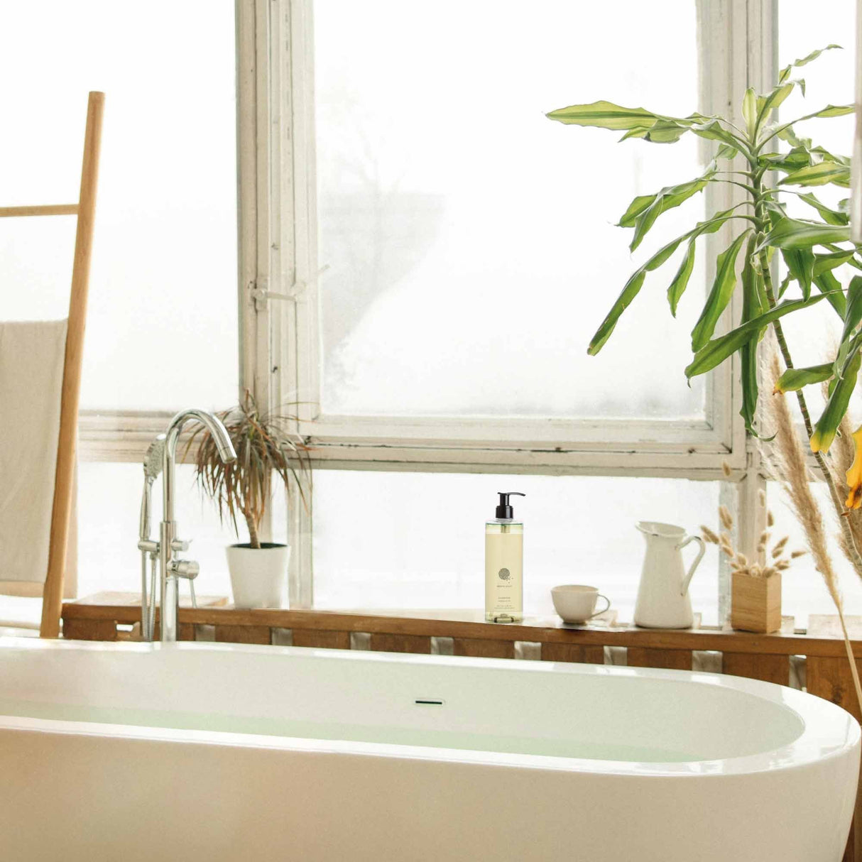 Șampon cu pompă, reîncărcabil, Geneva Guild, 380ml