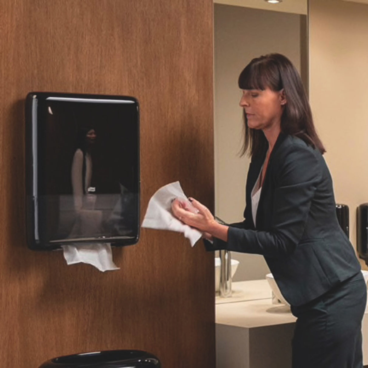 Tork Dozator de Prosoape pentru Mâini din Hârtie PeakServe® Mini Continuous™ Negru H5