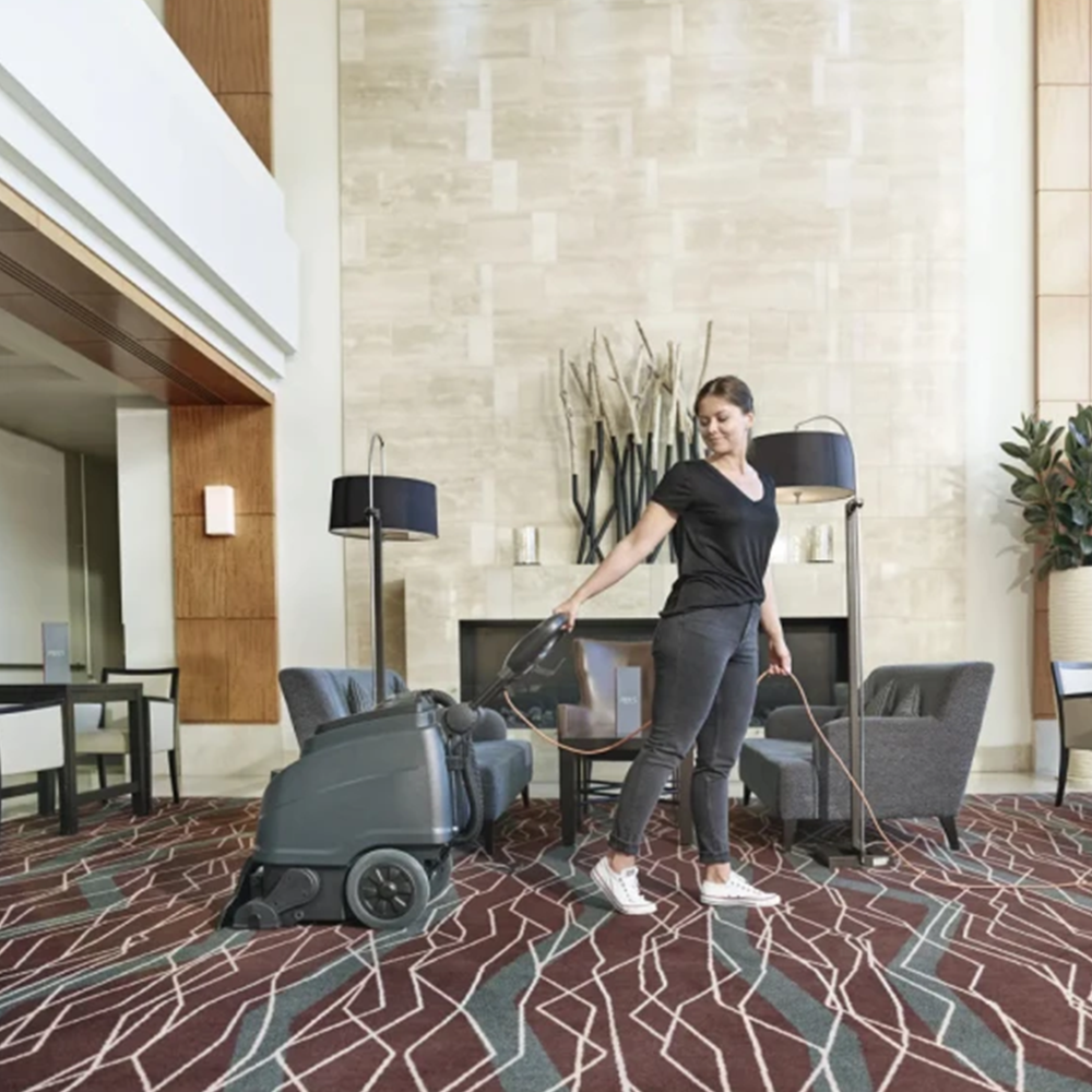 Echipament comercial de injecție - extracție pentru curățarea mochetelor și tapițeriilor, Nilfisk Viper CEX410