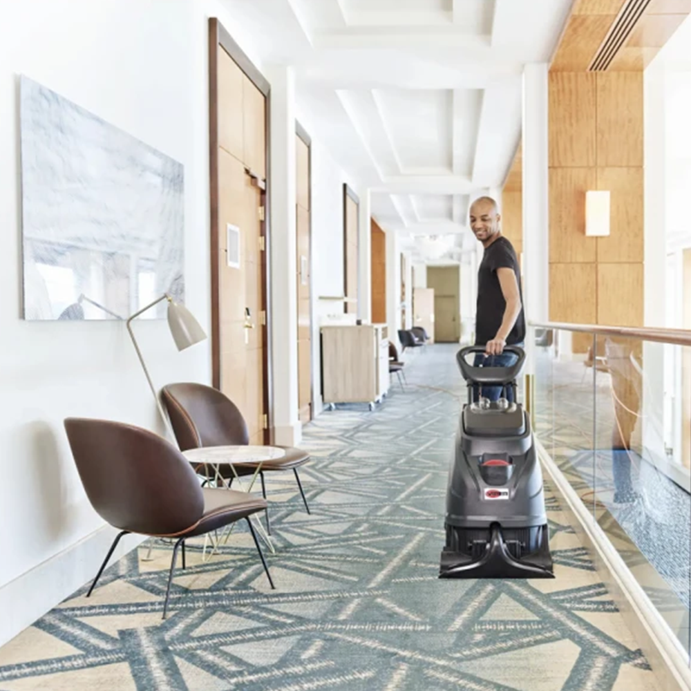 Echipament comercial de injecție - extracție pentru curățarea mochetelor și tapițeriilor, Nilfisk Viper CEX410