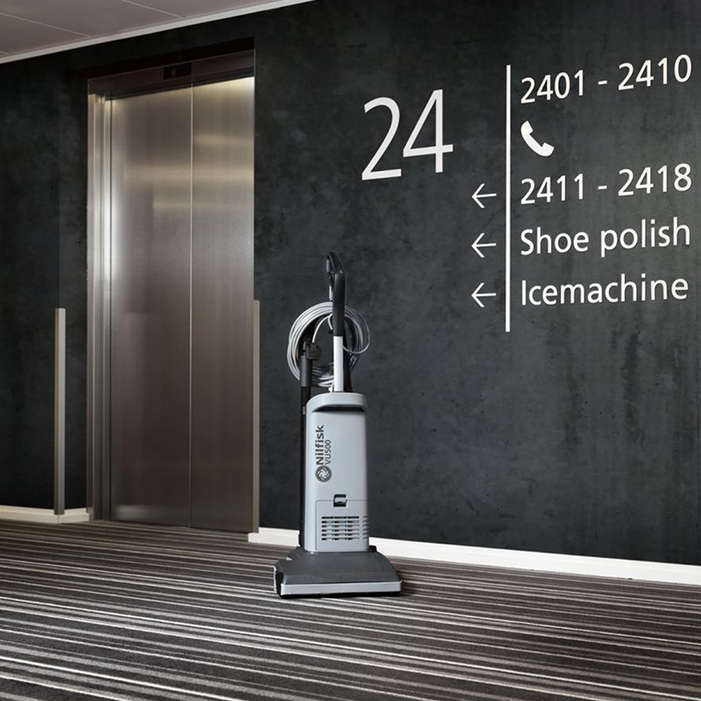Aspirator vertical comercial Nilfisk VU500 15, rezistent, 1000W, 3,2L