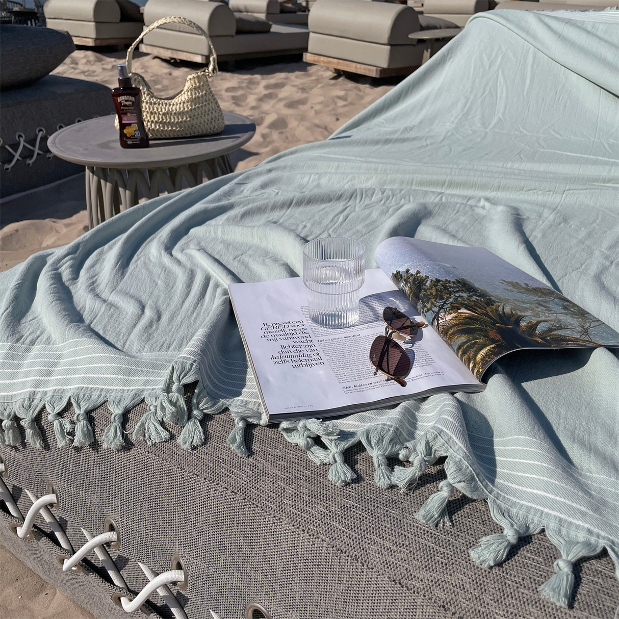 Prosop de plaja mare pe un sezlong