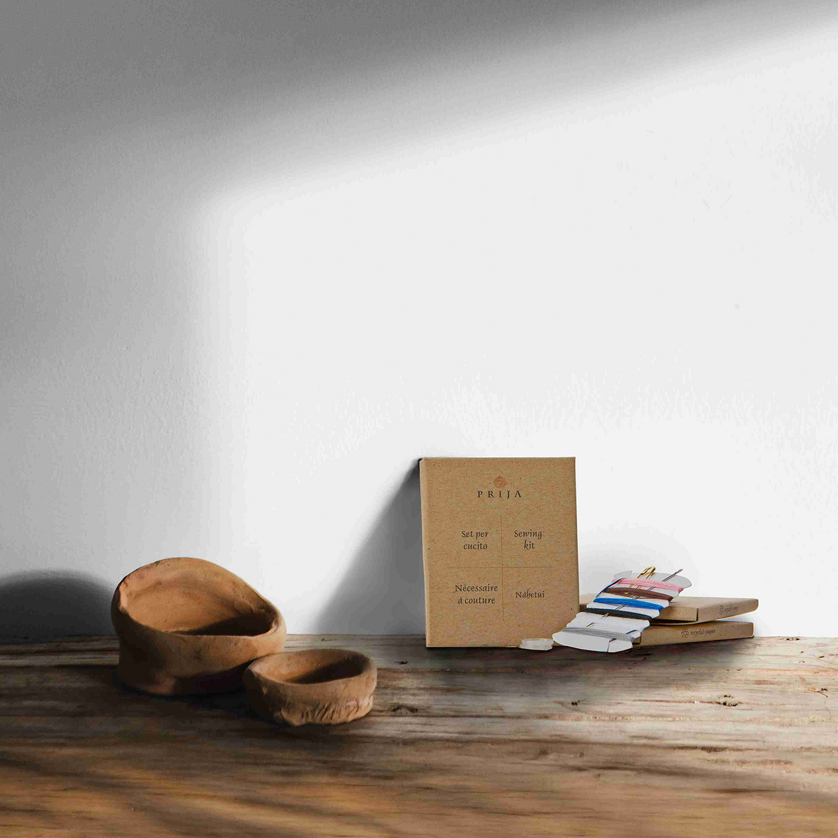 Set de cusut hotelier prija, pe masă